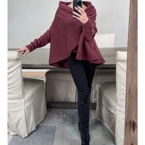 Glacier Fleece Wrap size small/medium in plum colour